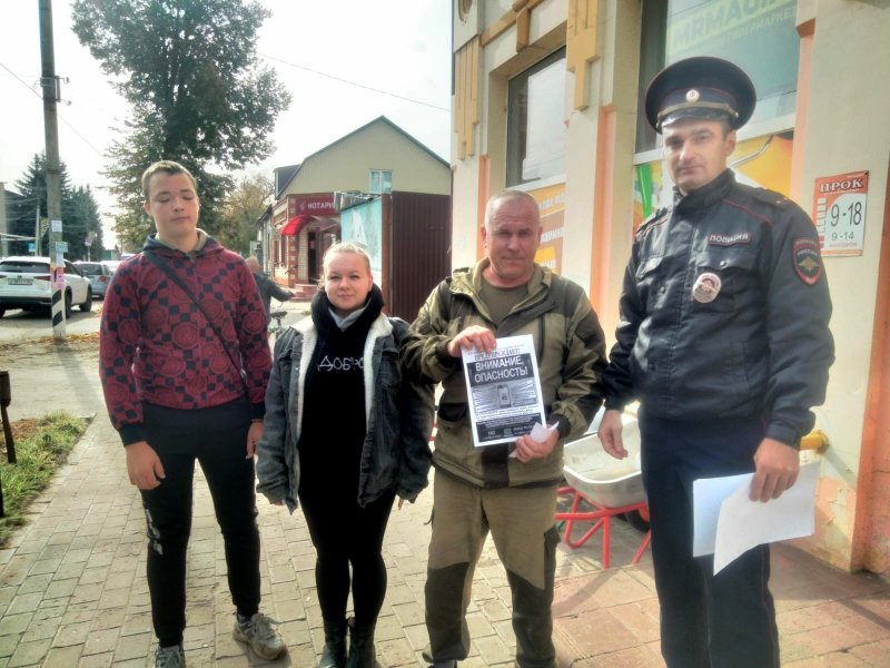 В Петровске полицейские рассказали жителям города как не попасть на уловки мошенников