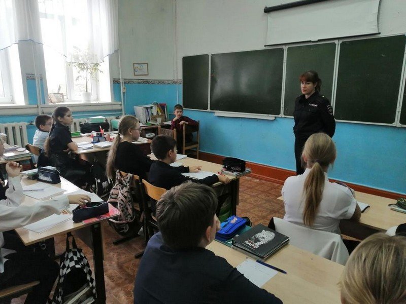 В Петровске полицейские рассказали школьникам об ответственности за правонарушения