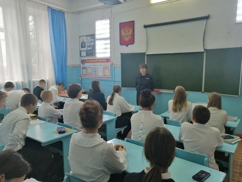 В Петровске полицейские рассказали школьникам об ответственности за правонарушения